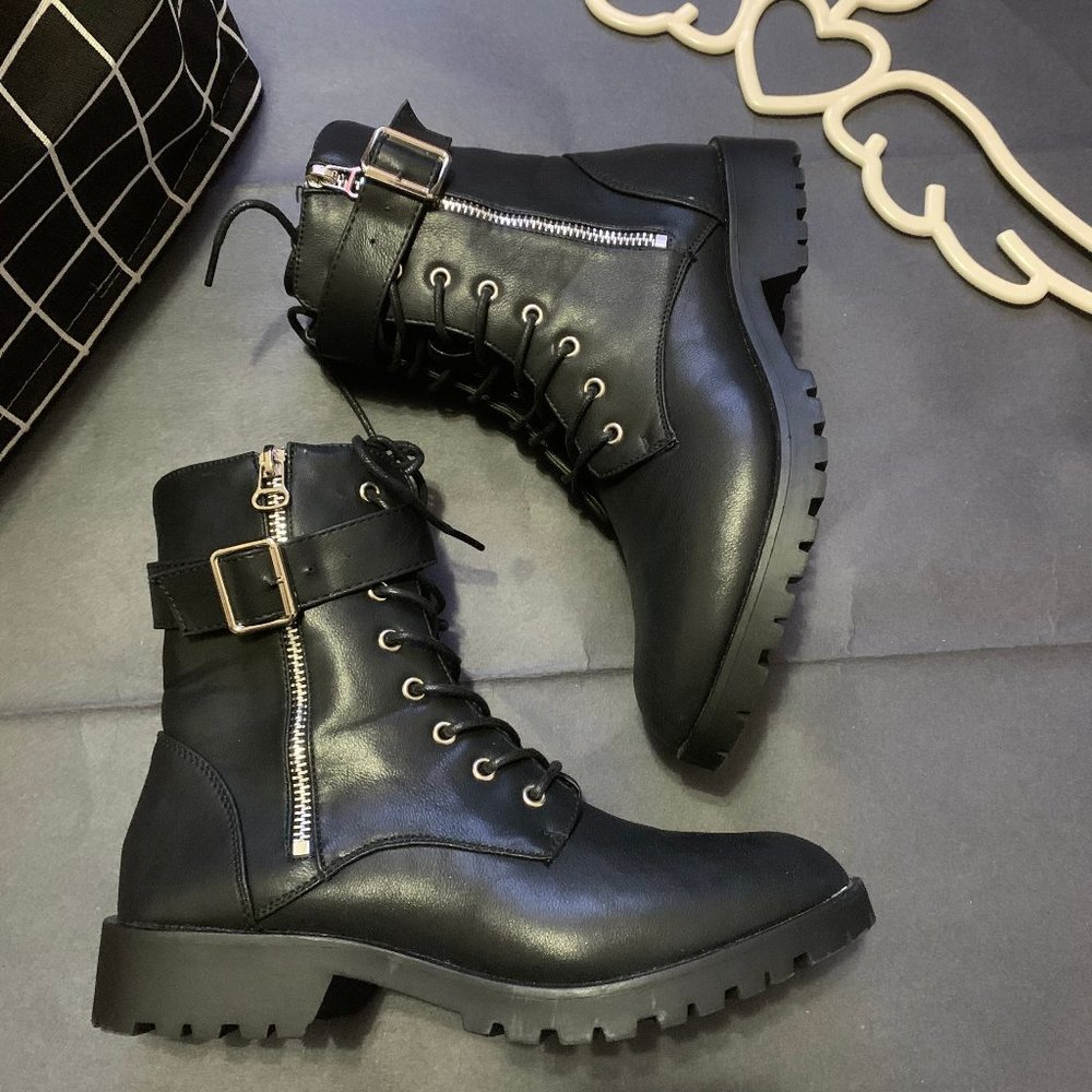 (Runs small) Black Boots - Picture 3 of 9